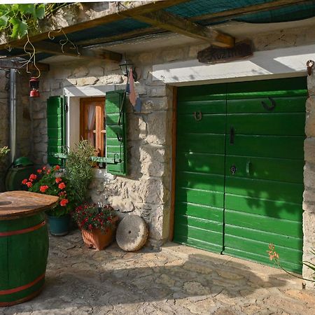 Marcelovi Dvori Bed & Breakfast Pirovac Bagian luar foto