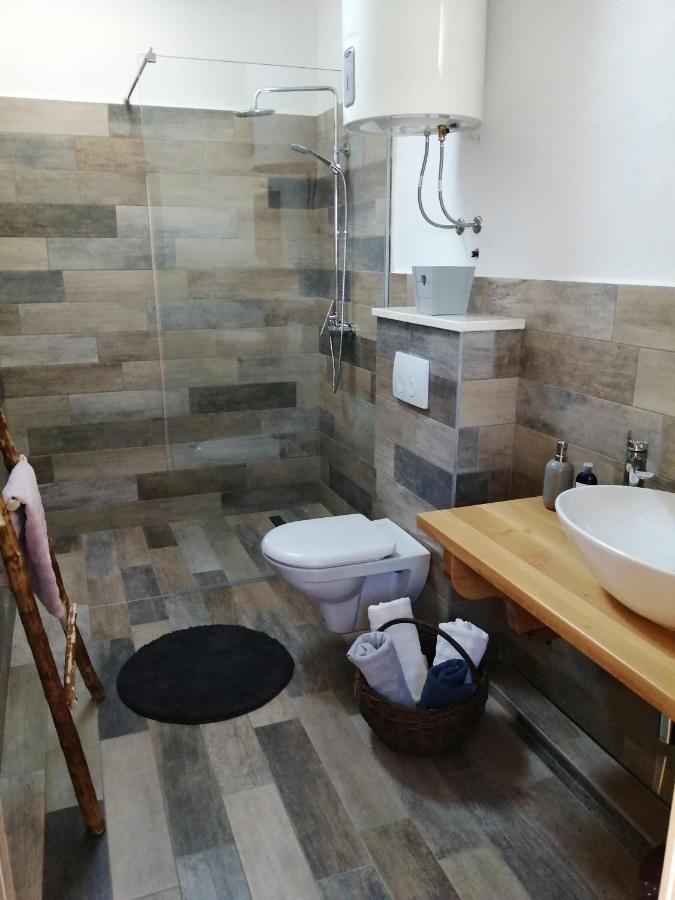 Marcelovi Dvori Bed & Breakfast Pirovac Bagian luar foto