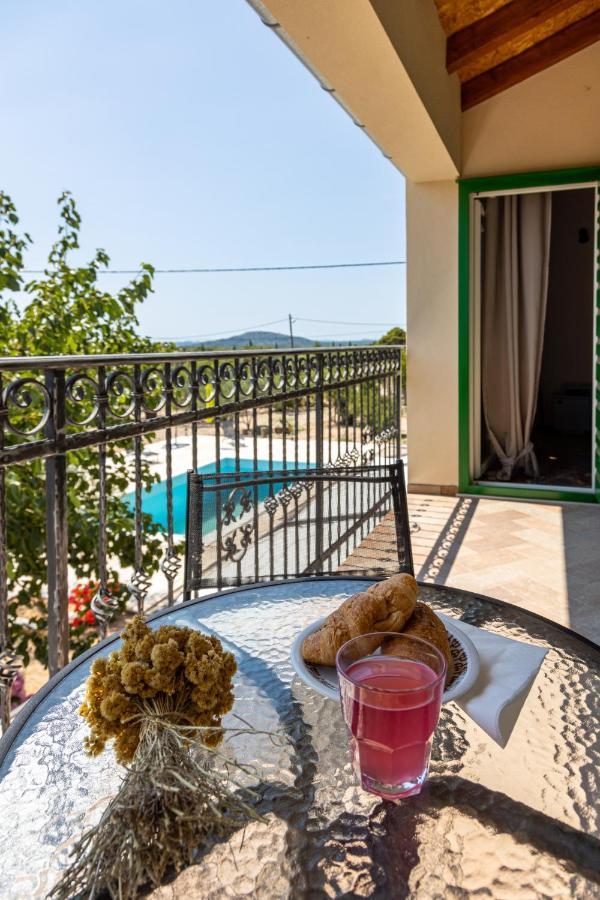 Marcelovi Dvori Bed & Breakfast Pirovac Bagian luar foto