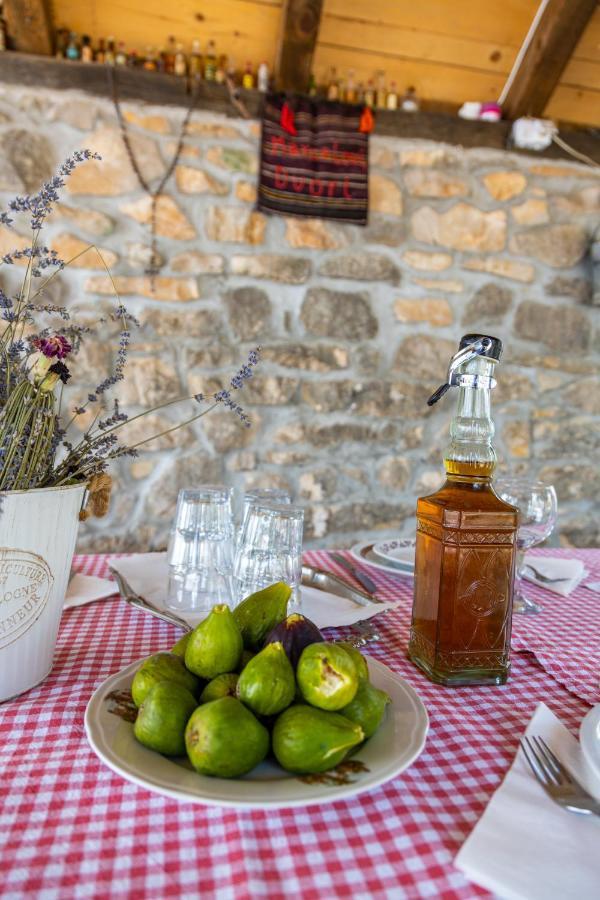 Marcelovi Dvori Bed & Breakfast Pirovac Bagian luar foto
