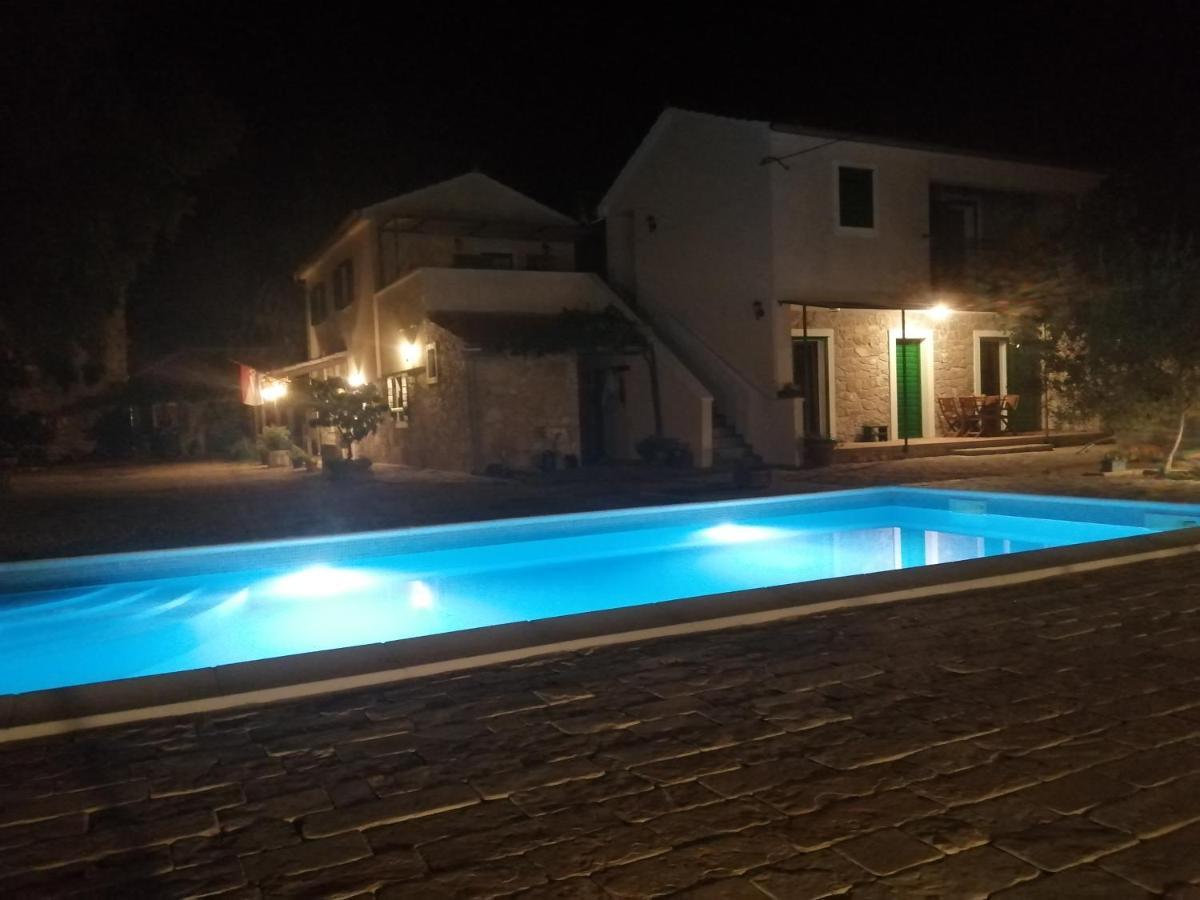 Marcelovi Dvori Bed & Breakfast Pirovac Bagian luar foto