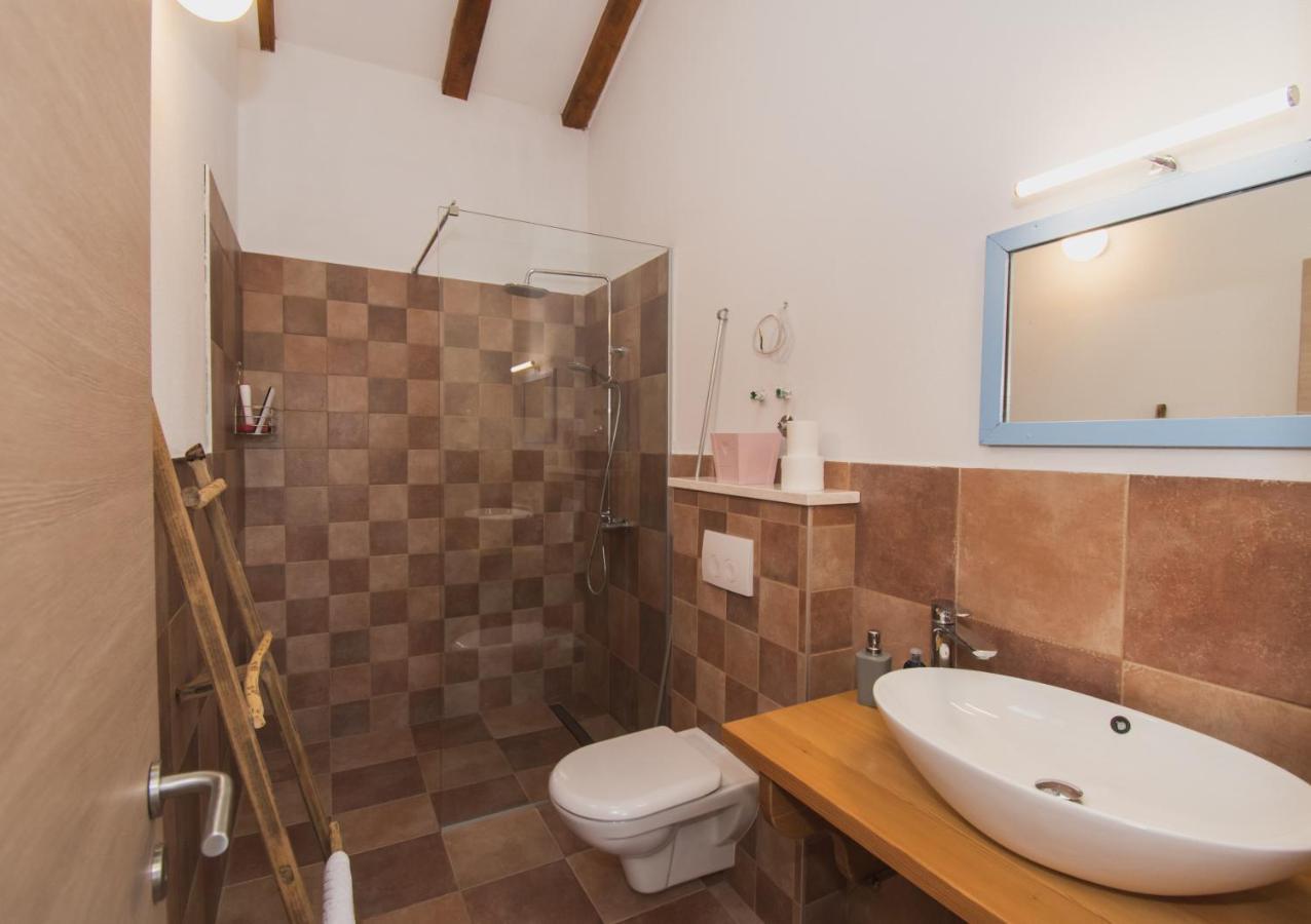 Marcelovi Dvori Bed & Breakfast Pirovac Bagian luar foto