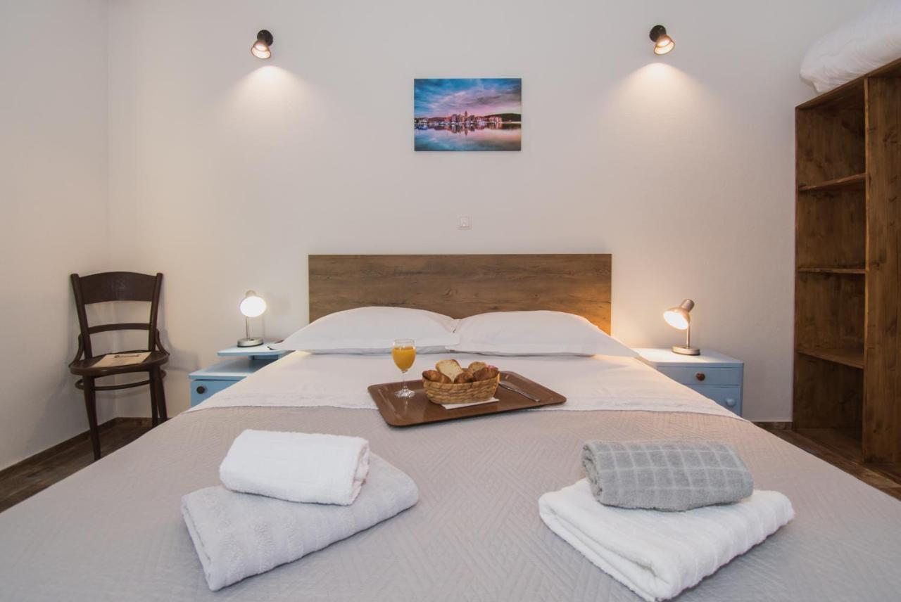Marcelovi Dvori Bed & Breakfast Pirovac Bagian luar foto