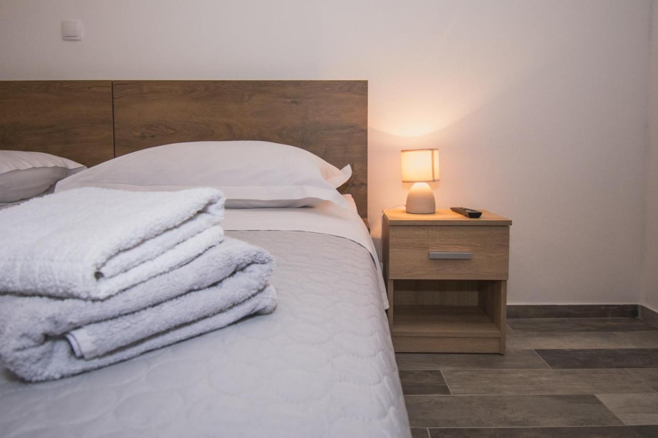 Marcelovi Dvori Bed & Breakfast Pirovac Ruang foto
