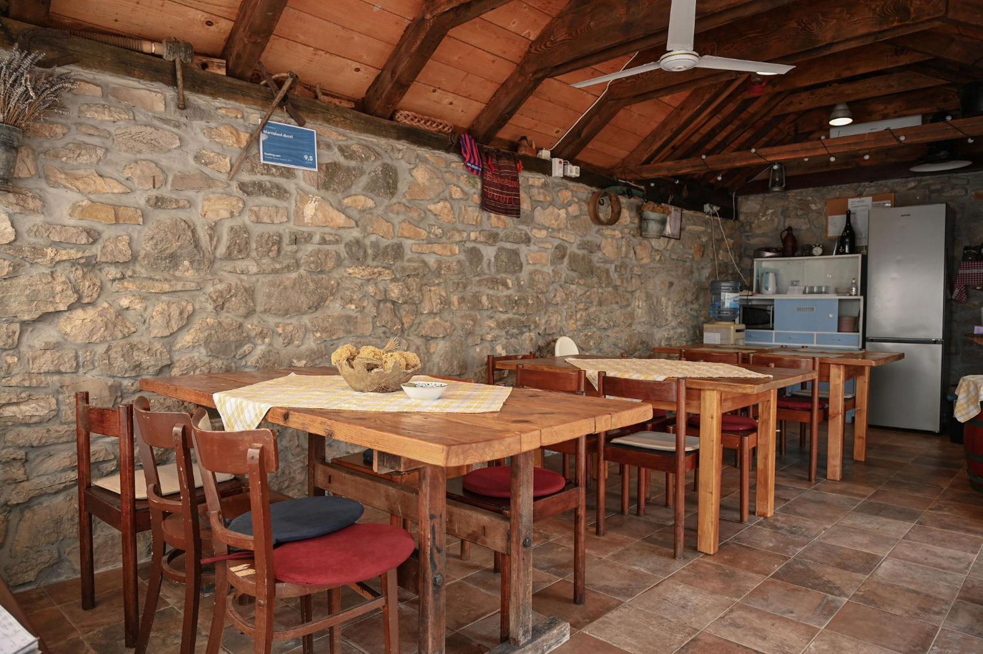 Marcelovi Dvori Bed & Breakfast Pirovac Bagian luar foto