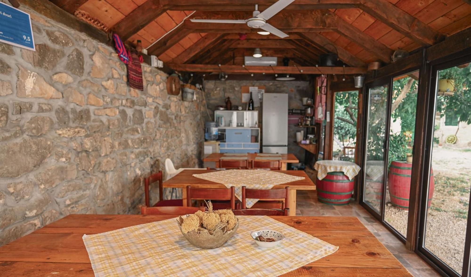 Marcelovi Dvori Bed & Breakfast Pirovac Bagian luar foto