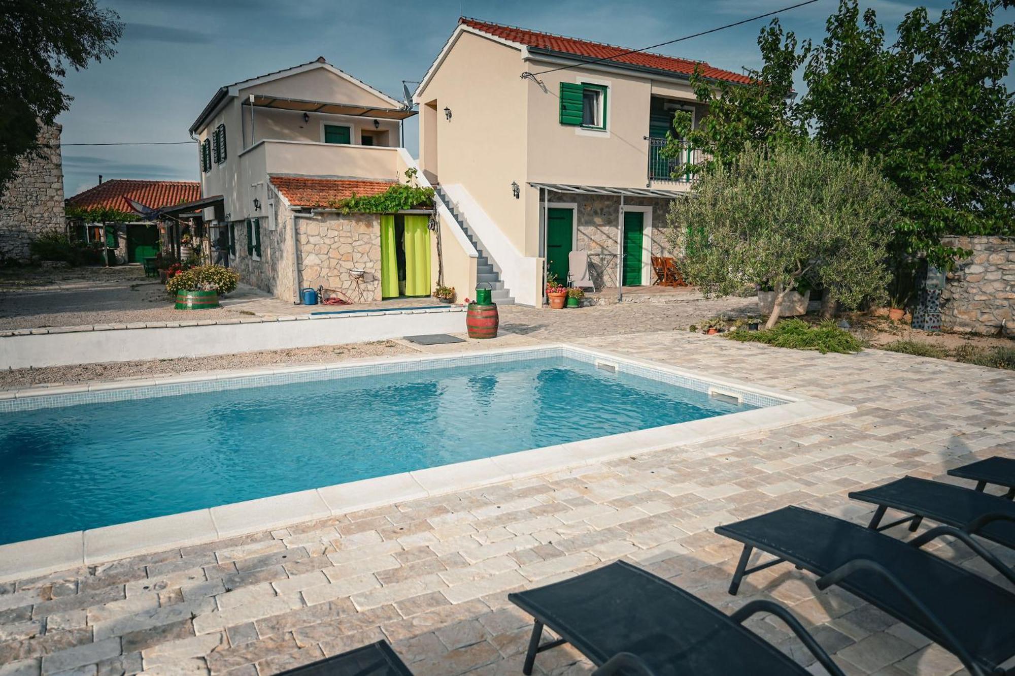 Marcelovi Dvori Bed & Breakfast Pirovac Bagian luar foto